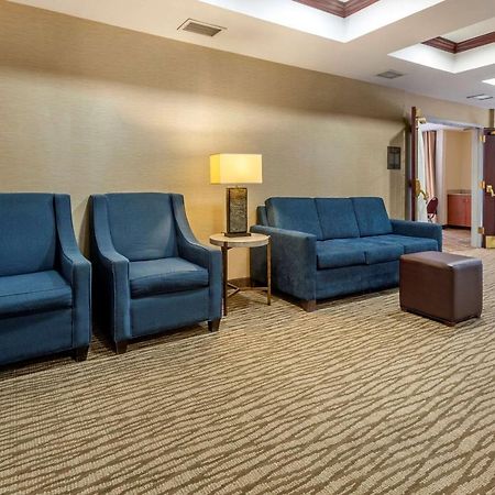 Comfort Suites Newark - Harrison Экстерьер фото