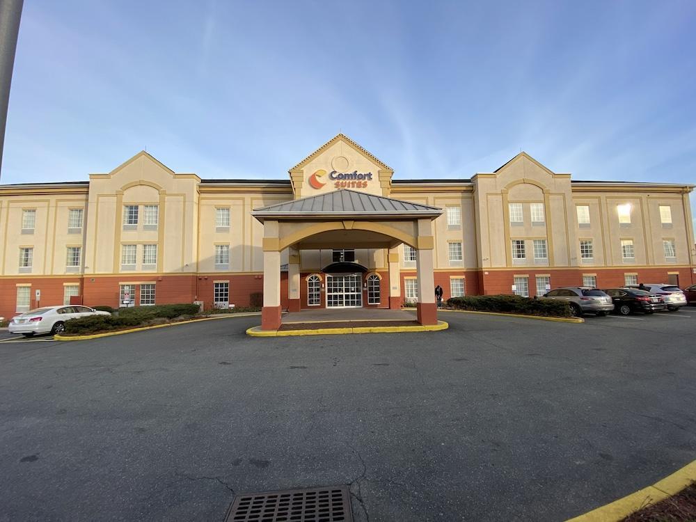 Comfort Suites Newark - Harrison Экстерьер фото