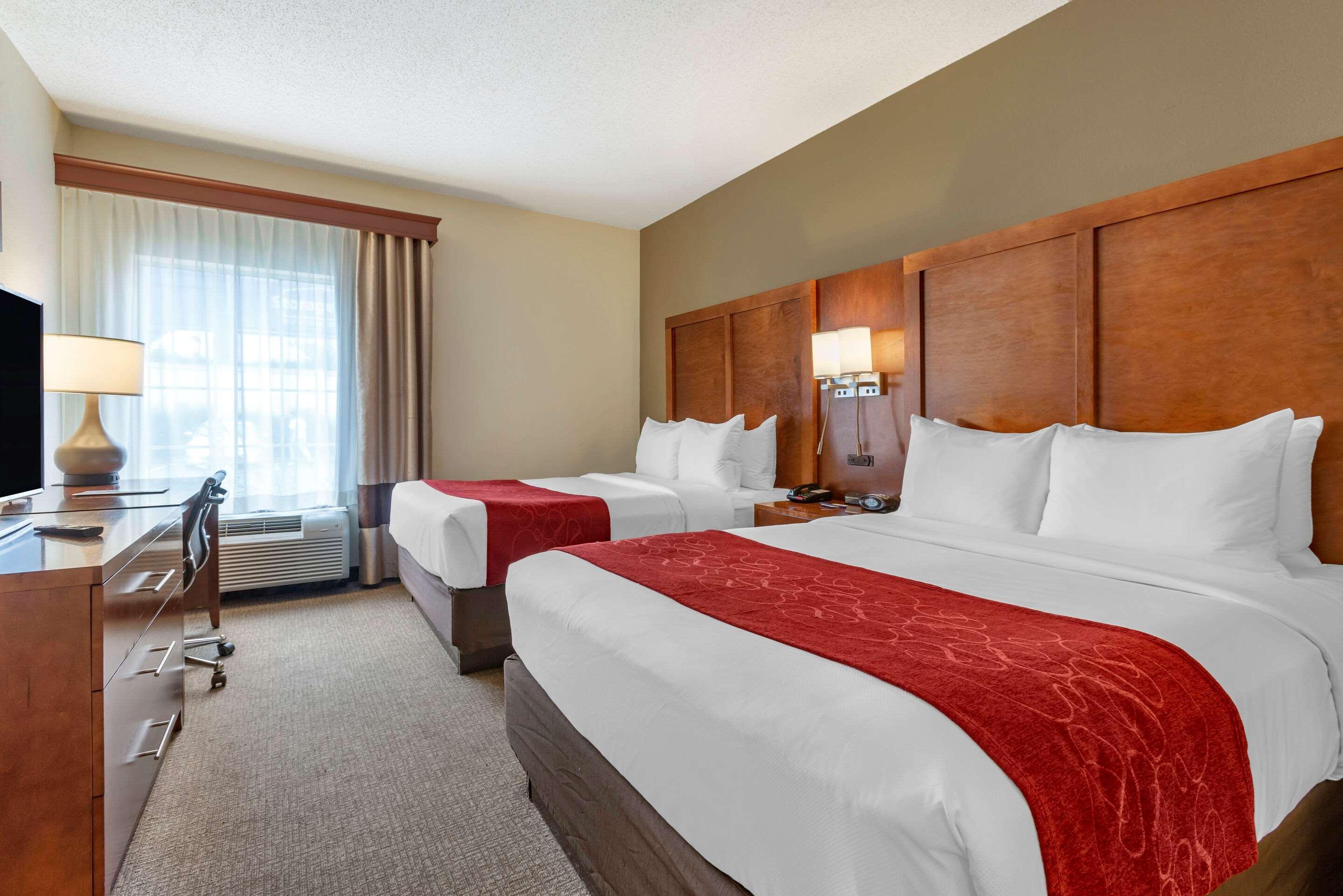 Comfort Suites Newark - Harrison Экстерьер фото