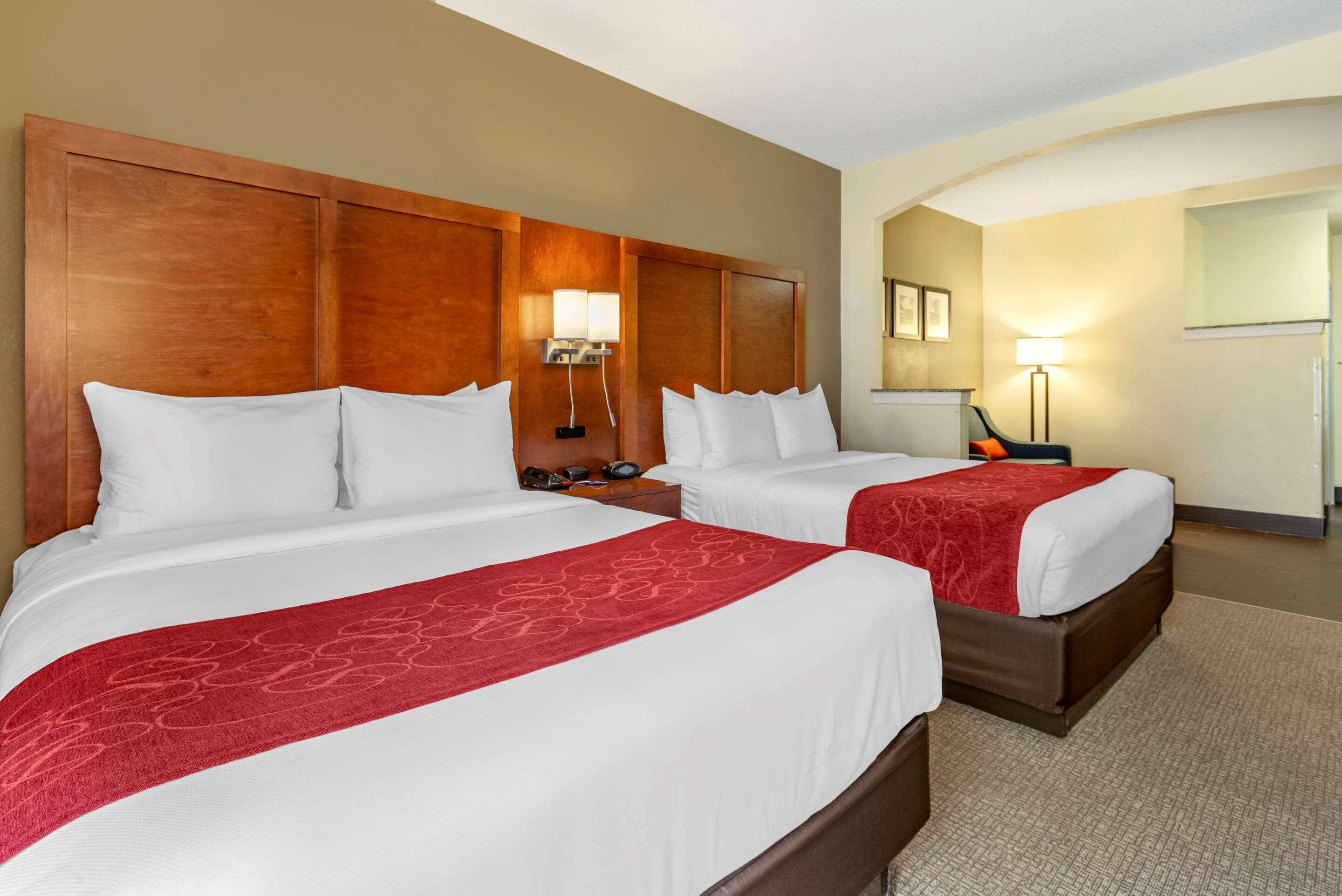 Comfort Suites Newark - Harrison Экстерьер фото