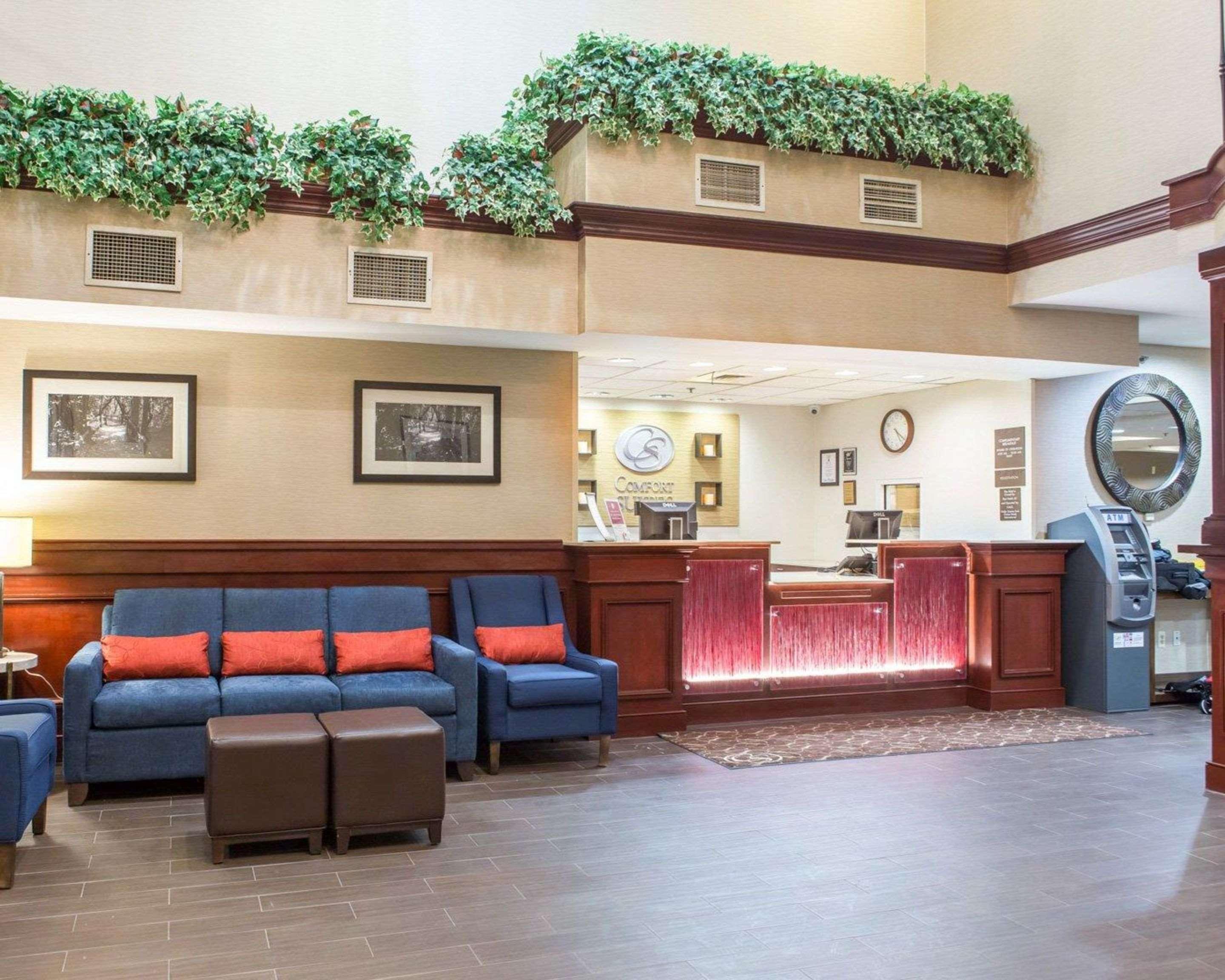 Comfort Suites Newark - Harrison Экстерьер фото