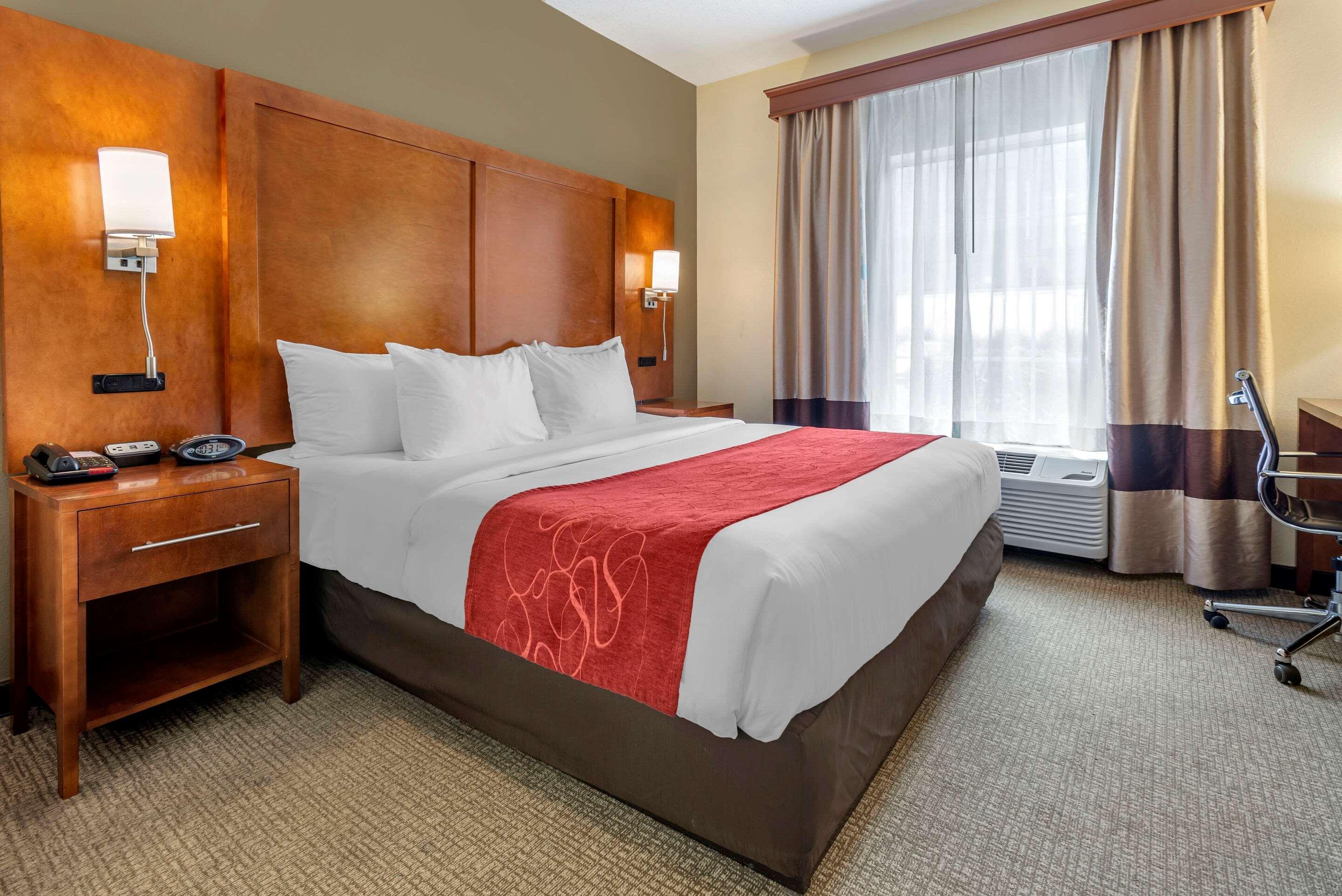 Comfort Suites Newark - Harrison Экстерьер фото