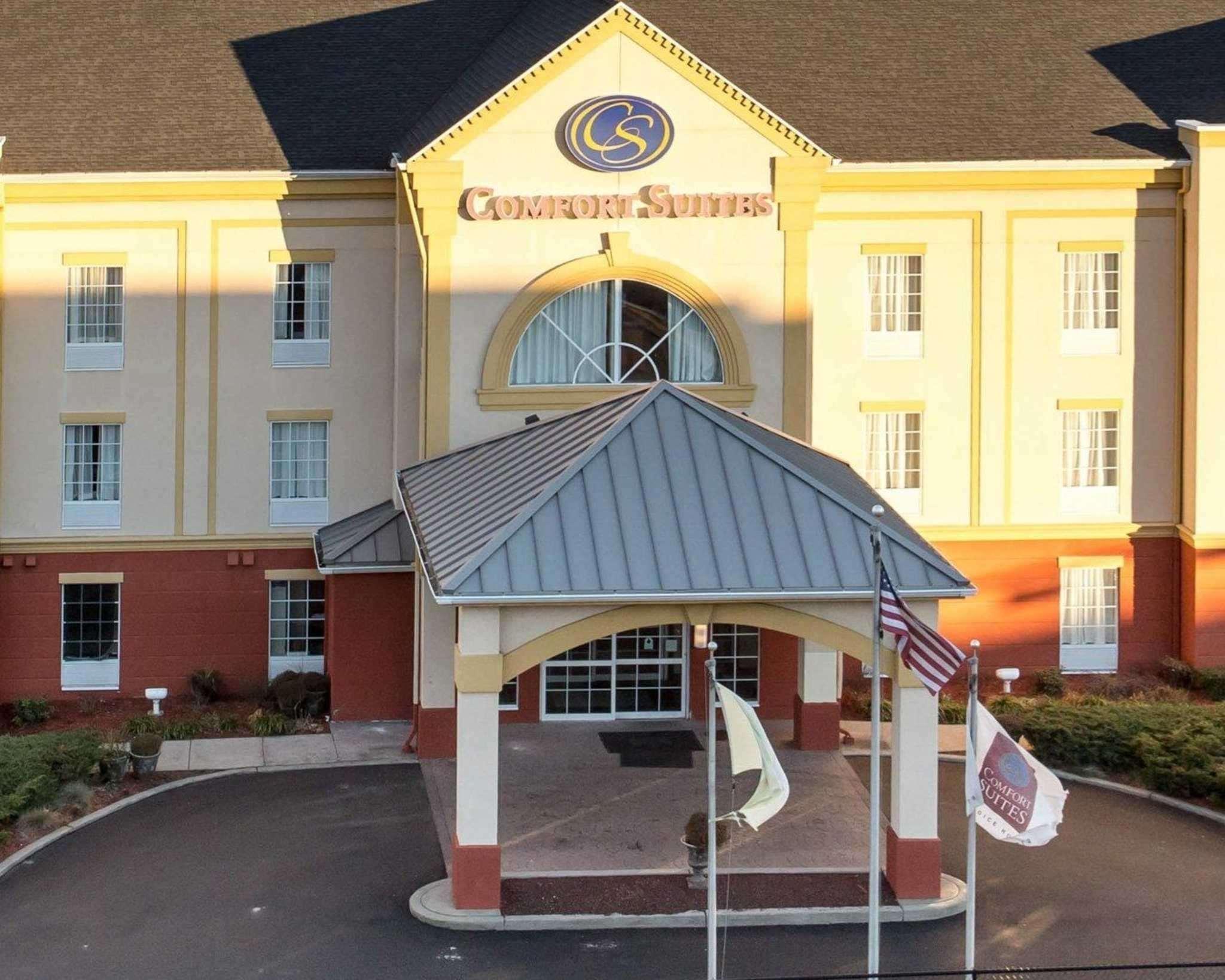 Comfort Suites Newark - Harrison Экстерьер фото