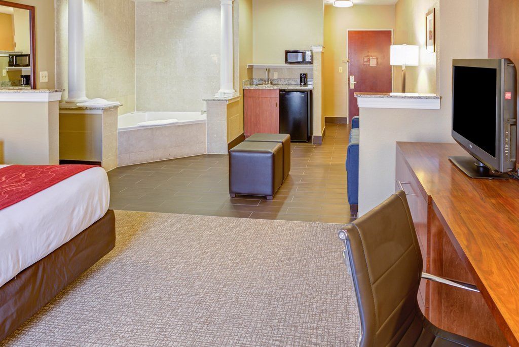 Comfort Suites Newark - Harrison Экстерьер фото